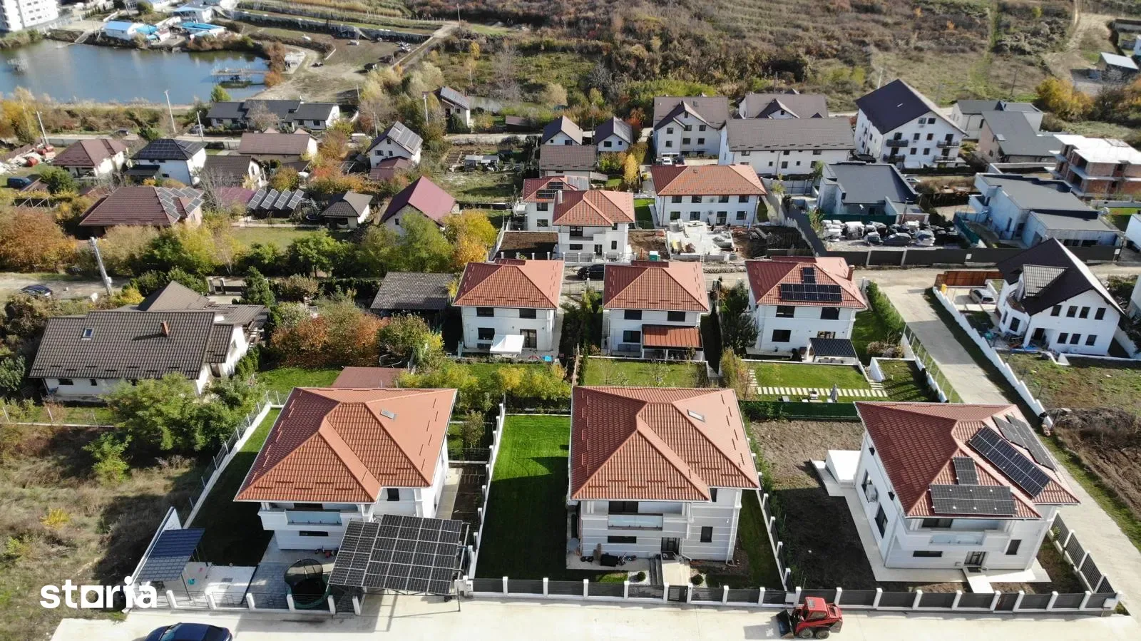 Vedere aeriană a ansamblului Eurovillage Manta Roșie, Hlincea – Iași